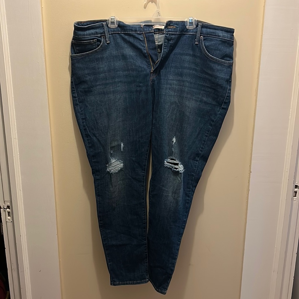 Levi’s size 24 jeans with missing button